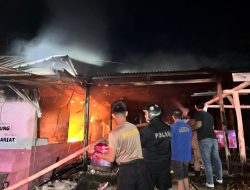 Quick respon Time Personil Polres Nias Selatan Membantu Memadamkan Kebakaran di Kantor Dinas Pendidikan Nias Selatan